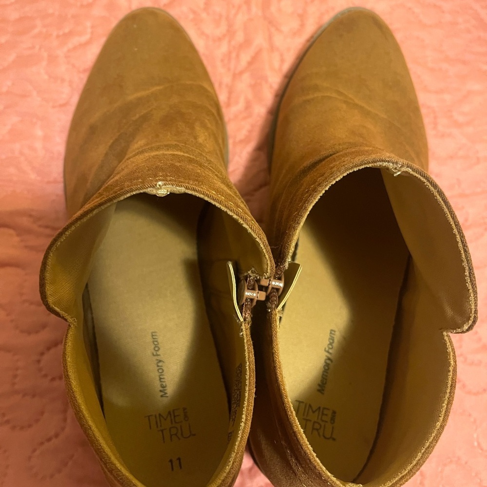 Time and Tru Brown Ankle Boots - Picture 2 of 6